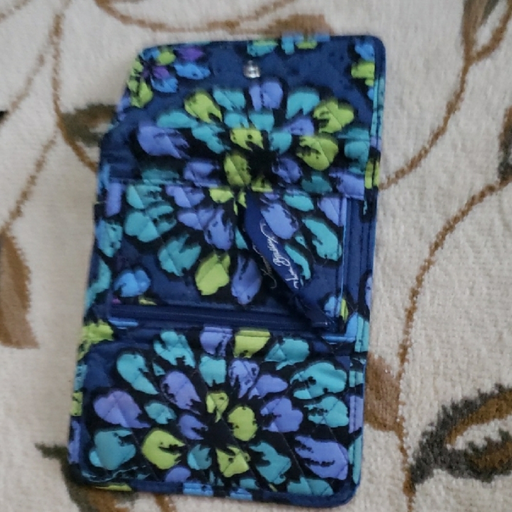 Vera Bradley Trifold Wallet in Indigo Pop Blue Floral Quilted - Picture 8 of 8